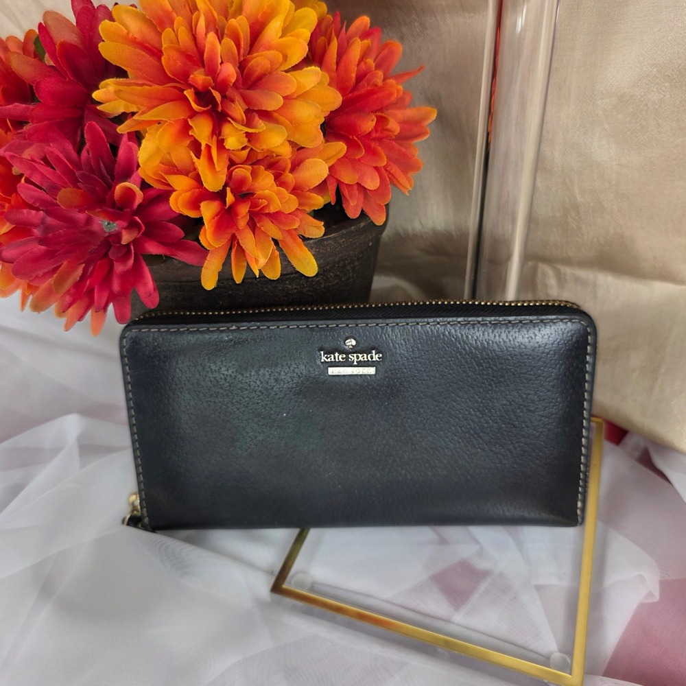 Kate Spade New York Black Pebbled Leather Zip Around Continental Wallet EUC